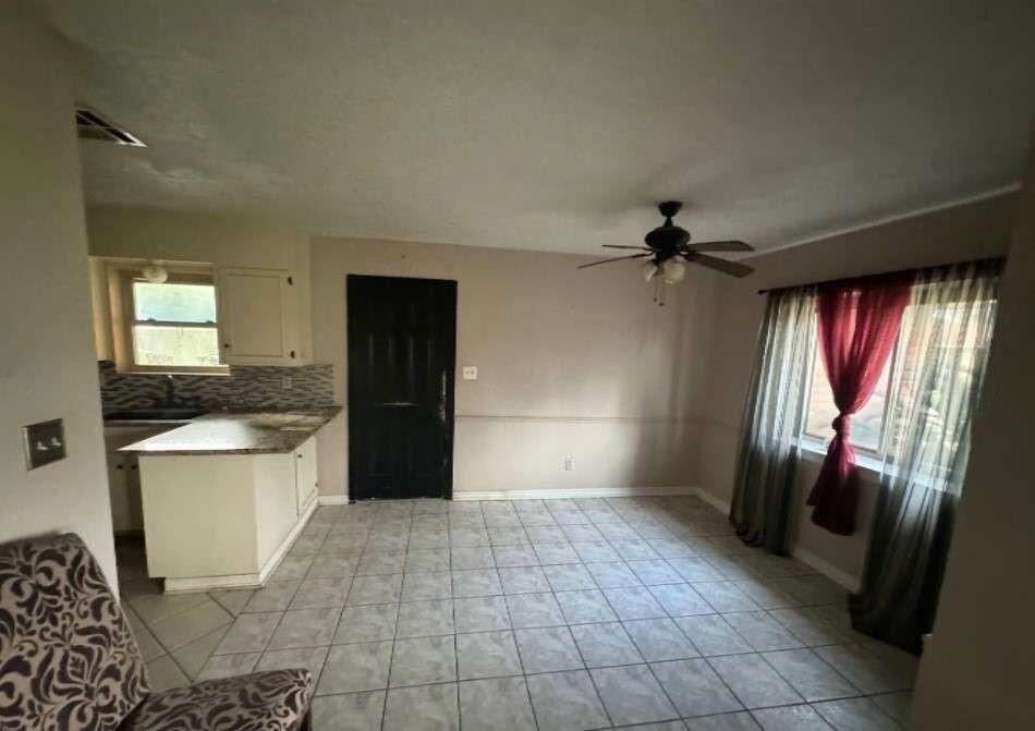 Photo - 718 Westbury St