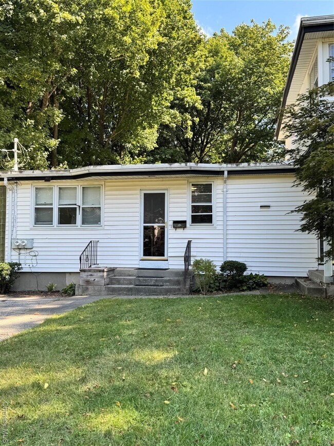 Building Photo - 84 E Main St Rental