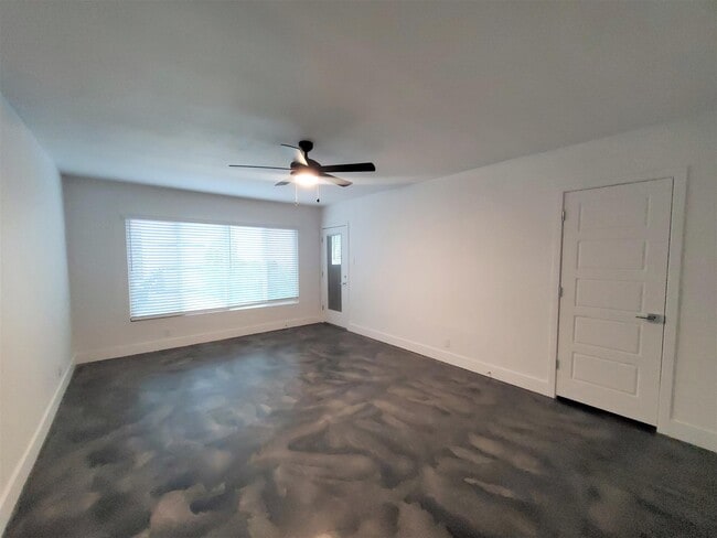 1538 W McDowell Rd Unit 3