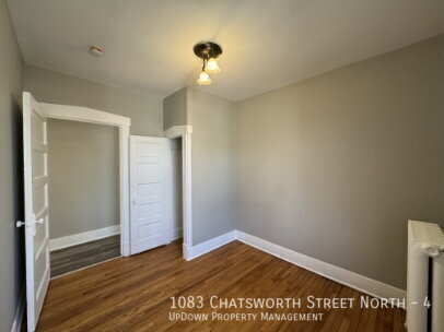 Photo - 1083 Chatsworth St N Unit 4