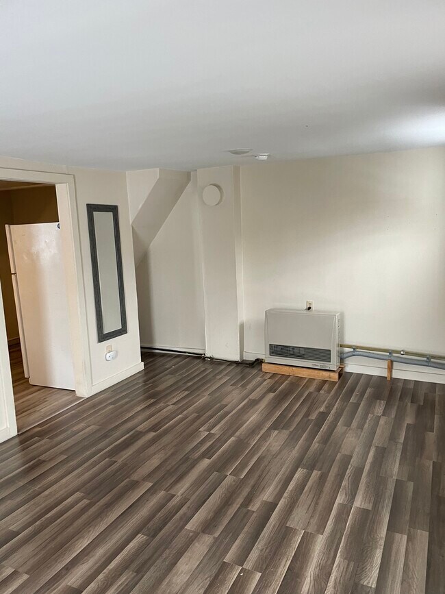 Livingroom - 39 Pine St Unit 3