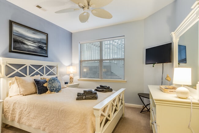 Bedroom 2 (Queen) - 37696 Ulster Dr Unit 2