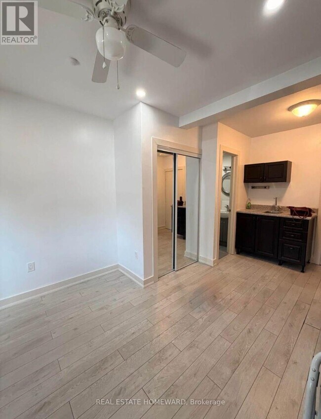 1659 Gerrard St E Unit 5