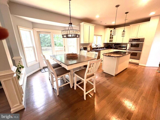 Photo - 5709 Greenview Ln