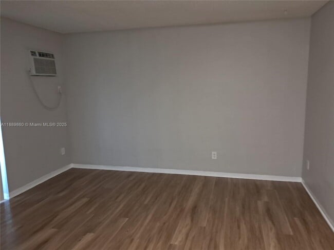 Photo - 13025 Emerald Dr Unidad 258