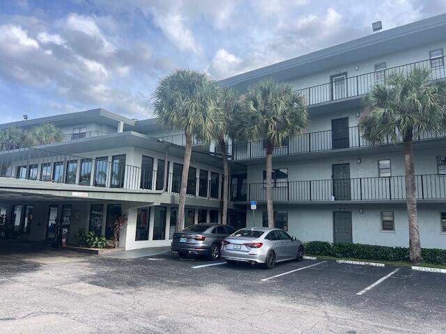 Building Photo - 9440 SW 8th St Unit 417