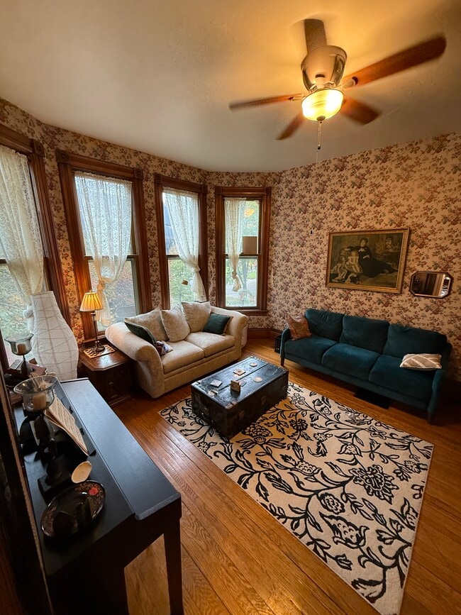 Building Photo - 500 Stuart Ave Unit 4