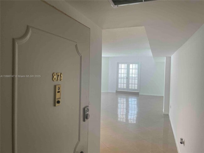 Photo - 801 Brickell Bay Dr Unit 871