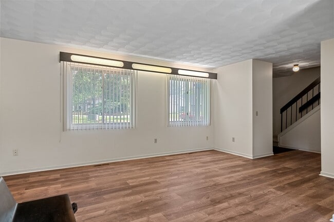 Photo - 3 or 4 Bed/ 3 1/2 bath