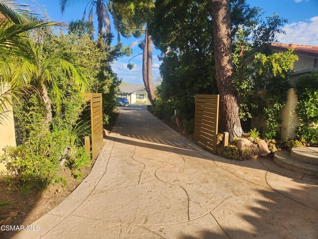 Photo - 2084 Hillsbury Rd