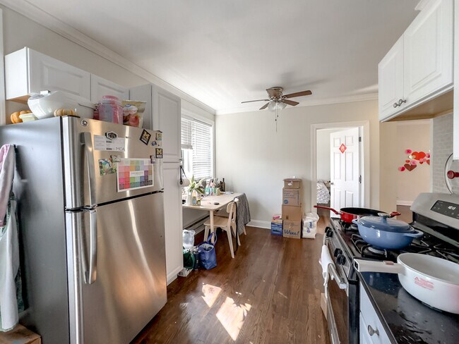 Photo - 3845 N Greenview Ave Unit S4