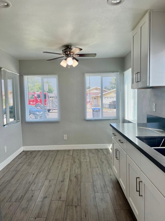 Photo - 10400 Gunn Ave