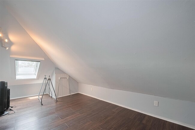 Photo - 845 Columbia St