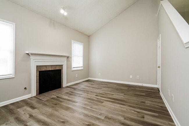 Photo - 2318 Wellington Cir
