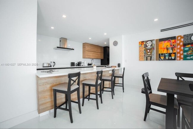 Photo - 5600 Collins Ave