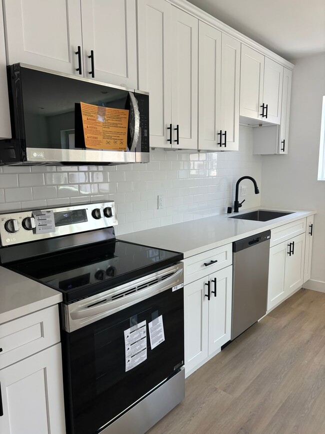 Photo - 1231 Mott St Unit 1233