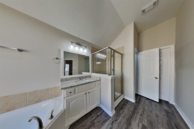 Photo - 16642 Greenbriar Point Ln