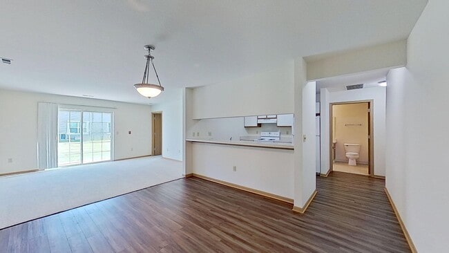 Building Photo - Condo Style Lower 1 Bedroom 1 Bathroom Apartment Unit 20