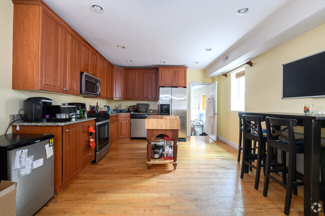 Building Photo - 57 Otis St Unit 2 Rental