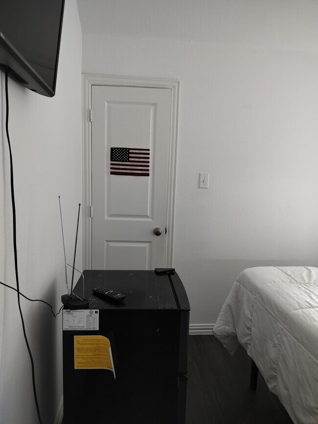 Photo - 505 Virginia Way