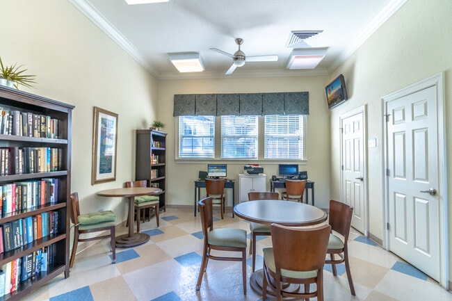Spring Lake Cove Apartments