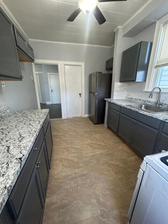 Photo - 329 Columbia Ave Unidad #1st flr, Jersey CIty