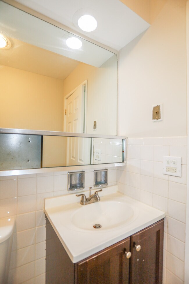 Photo - 5859 N Winthrop Ave Unit #207