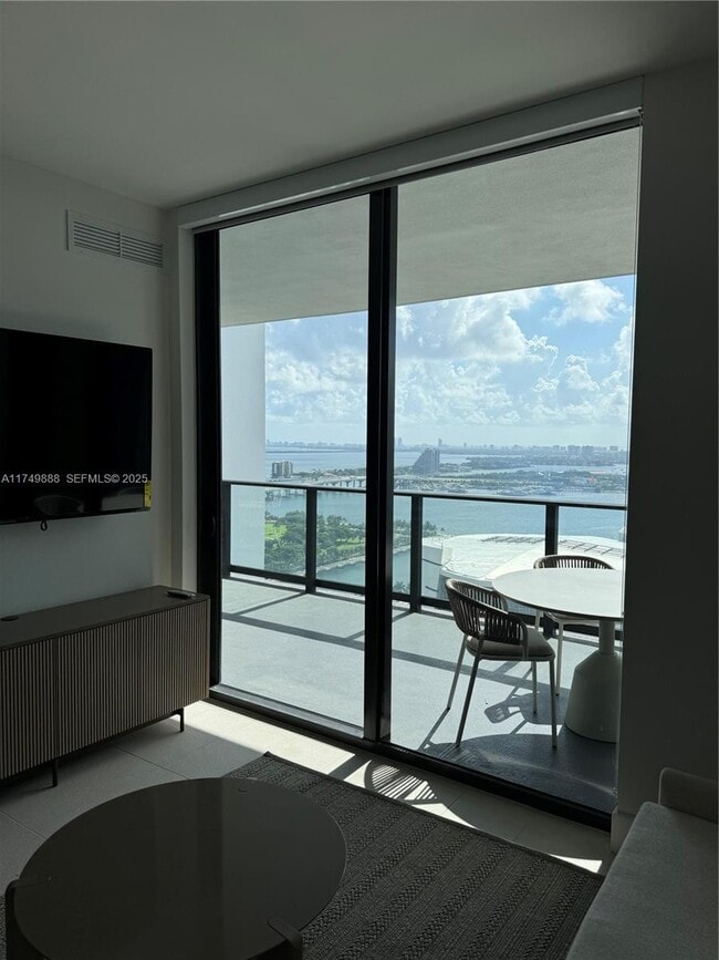 Building Photo - 601 NE 1st Ave Unit 2615