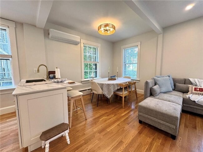 19 Walnut St Unit 4