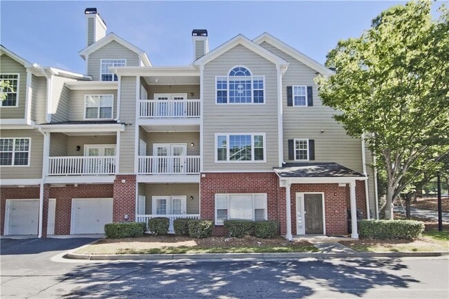 Building Photo - 8102 Woodland Ln Unit 8102