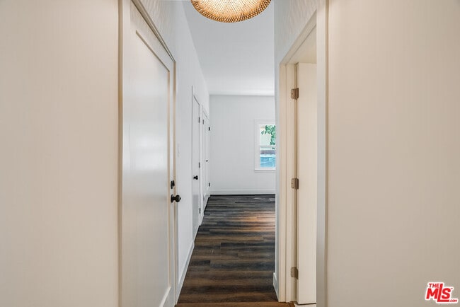 Photo - 151 N Swall Dr Unidad 4