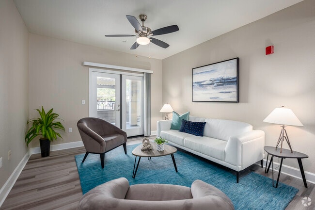 2BR, 2BA - 966SF - Living Room - The Oaks at Hackberry