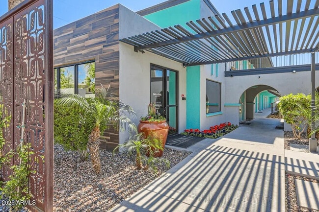 Building Photo - 1645 E Thomas Rd Unit 1-C