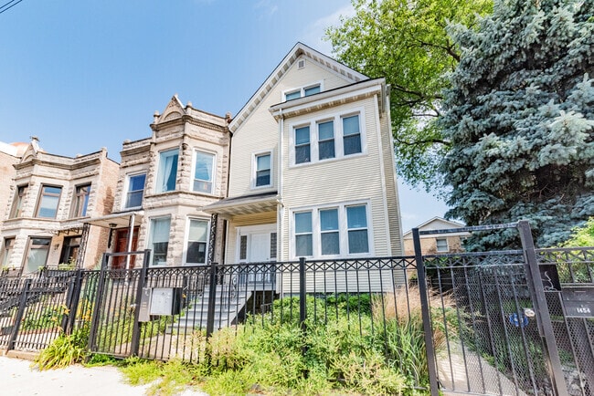 Building Photo - 1456 W Irving Park Rd Unit 1 Rental