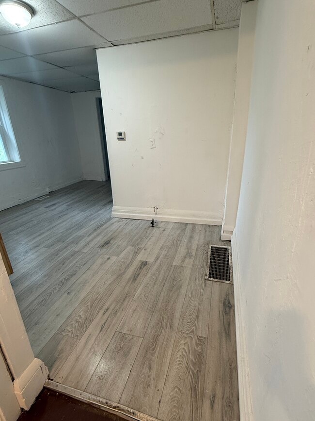 Building Photo - 15220 Saranac Rd Unit 2