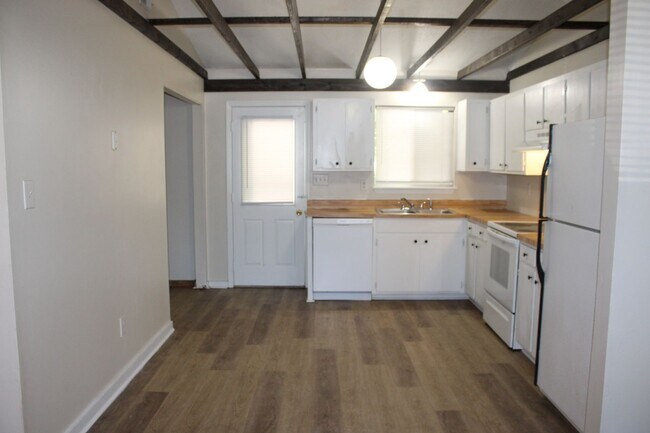 Photo - Charming Duplex in Havelock