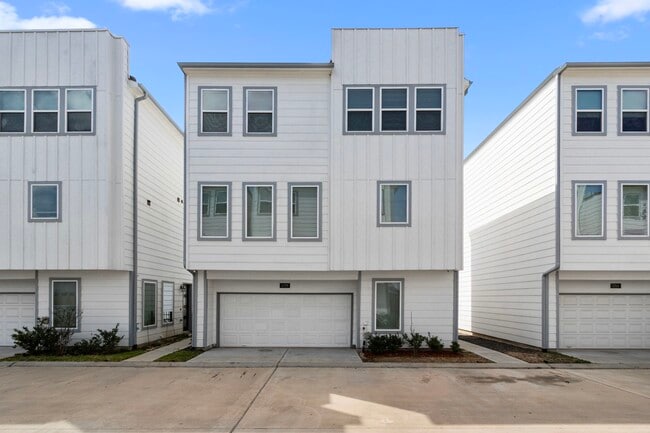 Building Photo - 1739 Cove Cres Ct Rental