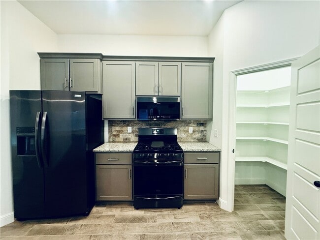 Building Photo - 424 NW 59th Ave