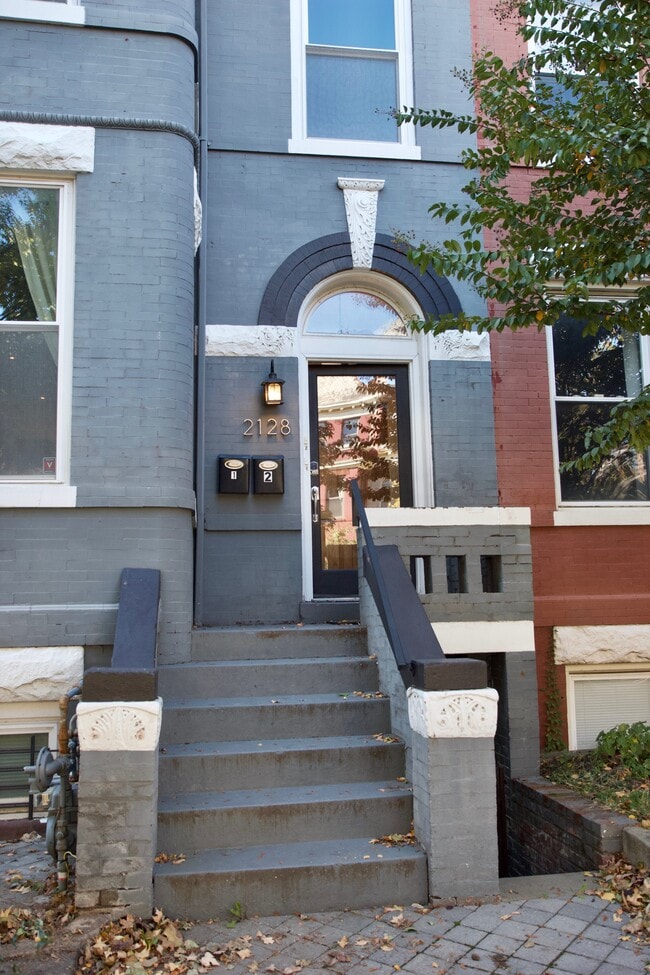 Building Photo - 2128 1st St NW Unit 2