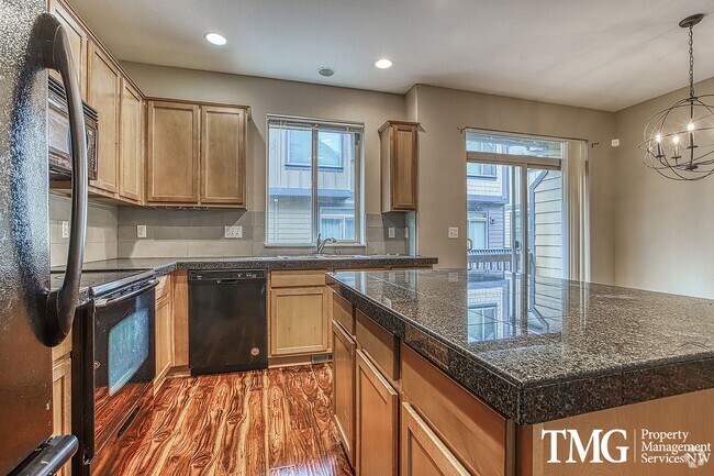 Building Photo - Gorgeous Four Bedroom Townhome in Hillsbor...