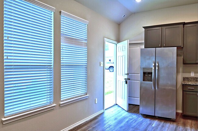 Photo - 11550 Persimmon St
