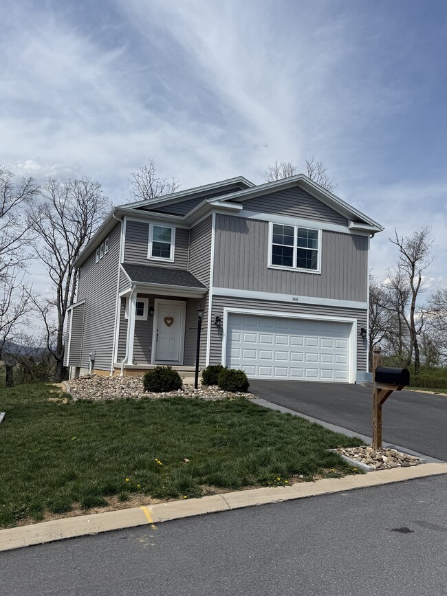 Building Photo - 166 Gwenedd Ln