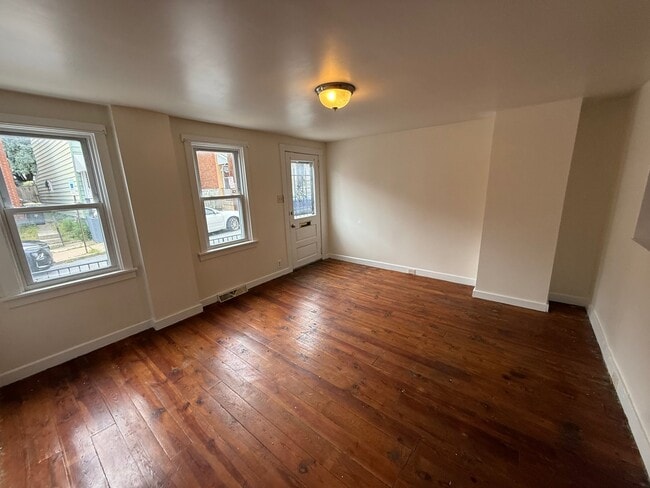 448 W Vine St