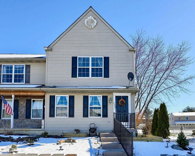 Building Photo - Updated 2 Bed 2 Bath Townhouse in Marietta