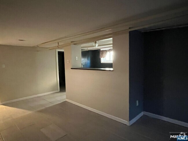 Building Photo - 65 Westcott St Rental