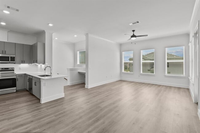 Building Photo - 1664 Hillside Terrace