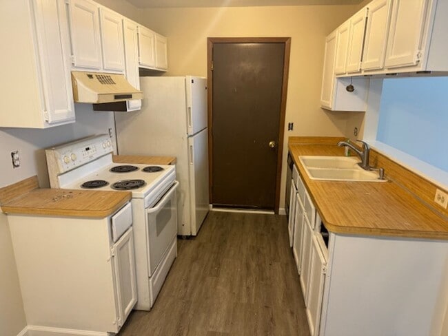 Photo - Gorgeous Remodeled Townhome! Cherry HDWD Floors, Attached Garage!