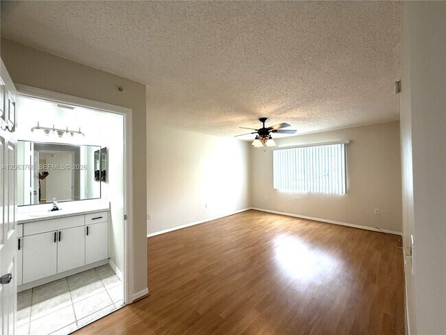 Photo - 5045 Wiles Rd Unit 201