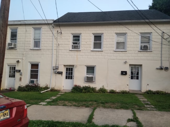 Building Photo - 551 E Central Ave