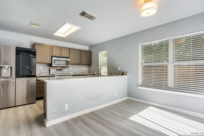 Photo - 22 McLennan Oak